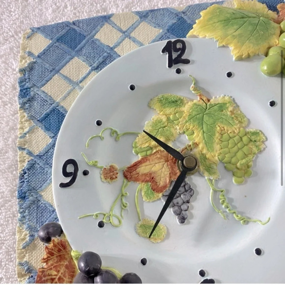 Vintage Handmade 3D Clock  Grapes Dinner Plate With Blue Plaid Tablecloth - Picture 4 of 9